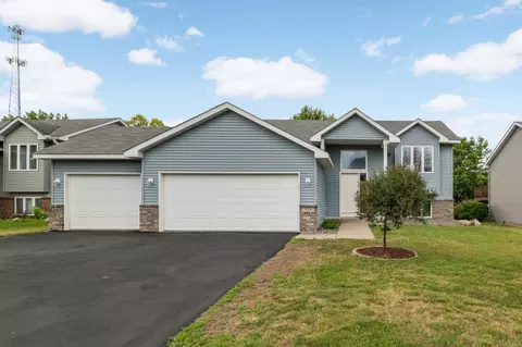 936 S Cedar St, Belle Plaine, MN 56011