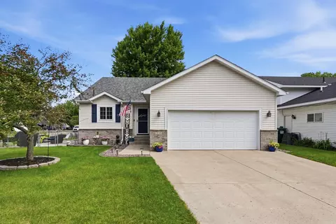 335 Pheasant Dr, Sartell, MN 56377