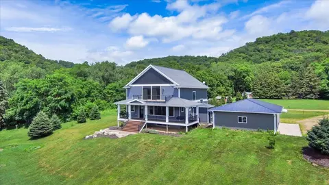 w12420 Wisconsin 35, Stockholm, WI 54769