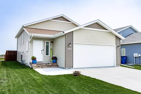 4418 19th St S, Moorhead, MN 56560