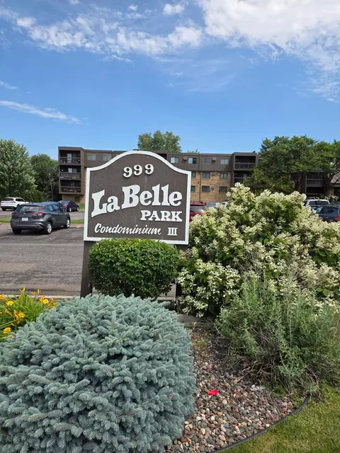 999 41st Ave NE #307, Columbia Heights, MN 55421