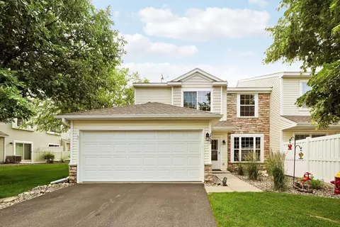 2723 Wagon Wheel Curv, Chaska, MN 55318