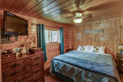 Bedroom - 213 3rd St N, Hackensack, MN 56452 photo 1 of 4