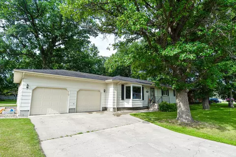 808 Alice Dr, Thief River Falls, MN 56701