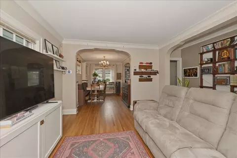Living - 3909 W 5th St, Duluth, MN 55807 photo 2 of 2