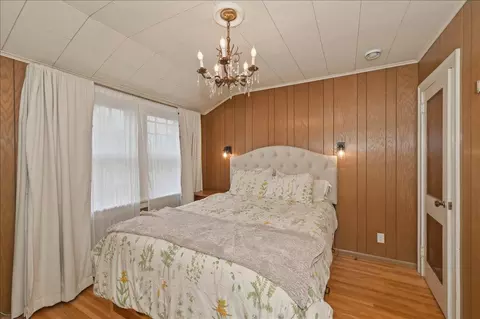 Bedroom - 3909 W 5th St, Duluth, MN 55807 photo 4 of 5