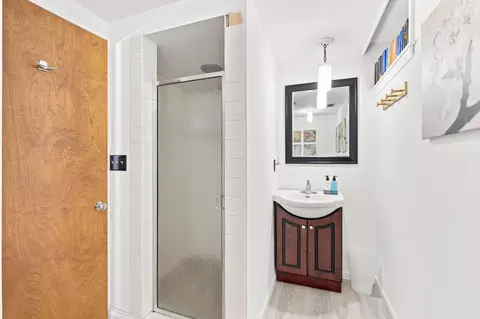 Bath - 9101 Upton Ave S, Bloomington, MN 55431 photo 2 of 2