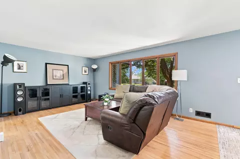 Living - 9101 Upton Ave S, Bloomington, MN 55431 photo 3 of 4