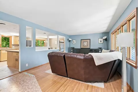Living - 9101 Upton Ave S, Bloomington, MN 55431 photo 2 of 4