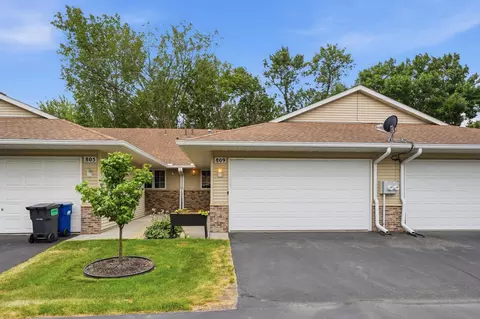809 White Oak Ct, New Brighton, MN 55112