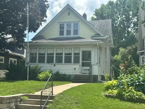 1356 Ashland Ave, Saint Paul, MN 55104