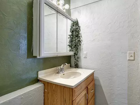 Bath - 5901 114th Pl N, Champlin, MN 55316 photo 2 of 3