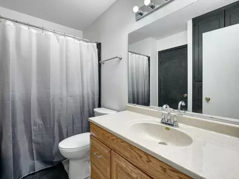 Bath - 5901 114th Pl N, Champlin, MN 55316 photo 1 of 3