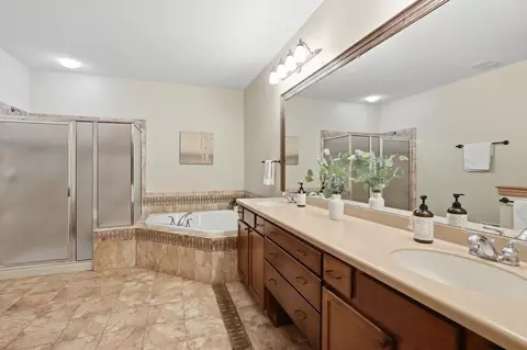 Bath - 4910 Steeplechase Ct #39, Eagan, MN 55122 photo 1 of 3