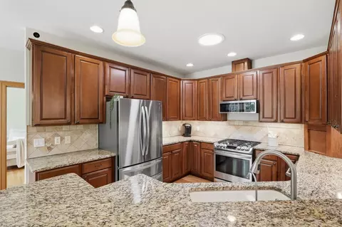 Kitchen - 4910 Steeplechase Ct #39, Eagan, MN 55122 photo 4 of 5