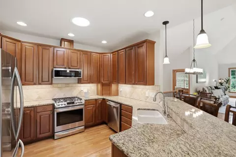 Kitchen - 4910 Steeplechase Ct #39, Eagan, MN 55122 photo 3 of 5