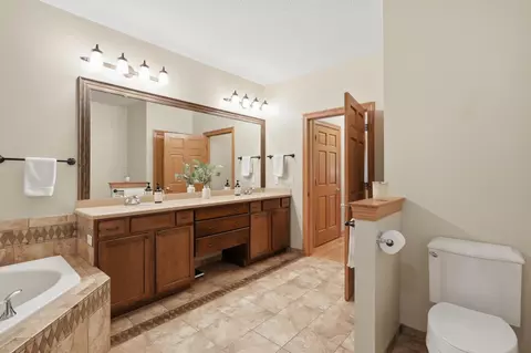 Bath - 4910 Steeplechase Ct #39, Eagan, MN 55122 photo 2 of 3