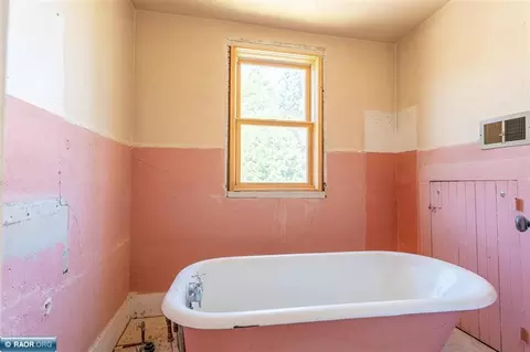Bath - 10 Jasper St, Soudan, MN 55782 photo 2 of 2
