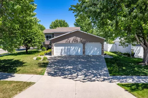 624 29th St N, Moorhead, MN 56560