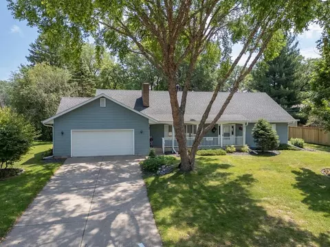 2500 Fernwood St, Roseville, MN 55113