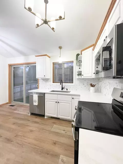 Kitchen - 2011 Lake View Dr, Jordan, MN 55352 photo 3 of 4