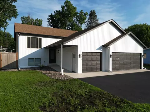 Exterior - 2011 Lake View Dr, Jordan, MN 55352 photo 3 of 9