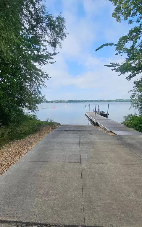 Exterior - 2011 Lake View Dr, Jordan, MN 55352 photo 1 of 10