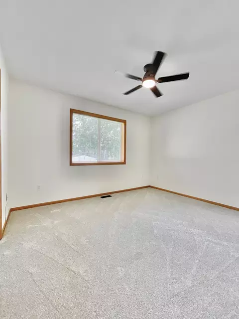 Bedroom - 2011 Lake View Dr, Jordan, MN 55352 photo 3 of 9