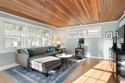 Living - 512 6th Ave SW, Austin, MN 55912 photo 7 of 12
