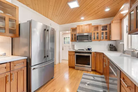 Kitchen - 512 6th Ave SW, Austin, MN 55912 photo 5 of 11