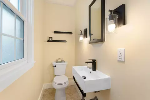 Bath - 512 6th Ave SW, Austin, MN 55912 photo 1 of 4