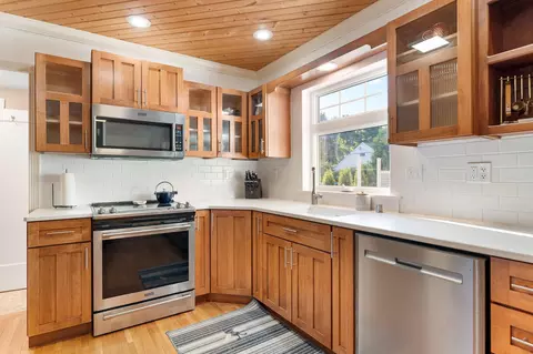Kitchen - 512 6th Ave SW, Austin, MN 55912 photo 6 of 11