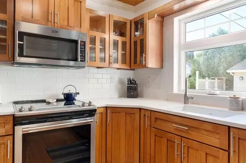 Kitchen - 512 6th Ave SW, Austin, MN 55912 photo 8 of 11