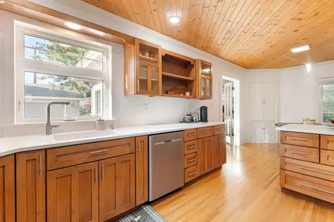 Kitchen - 512 6th Ave SW, Austin, MN 55912 photo 10 of 11