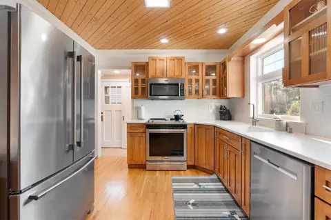 Kitchen - 512 6th Ave SW, Austin, MN 55912 photo 7 of 11