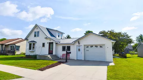 516 Saint Paul Ave S, Thief River Falls, MN 56701