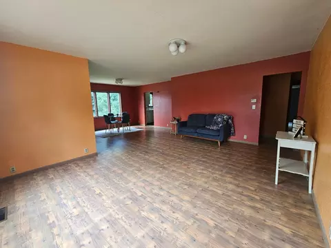 237 E Nelson Ave, Warren, MN 56762 photo 5