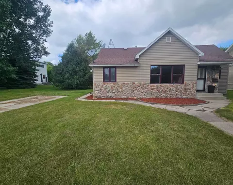 237 E Nelson Ave, Warren, MN 56762 photo 2