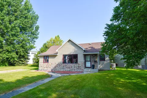 Exterior - 237 E Nelson Ave, Warren, MN 56762 photo 2 of 8