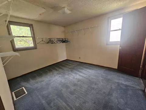 237 E Nelson Ave, Warren, MN 56762 photo 11