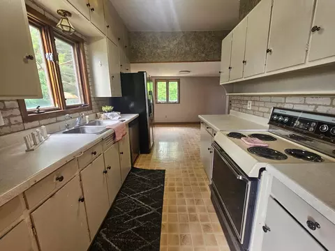 237 E Nelson Ave, Warren, MN 56762 photo 3