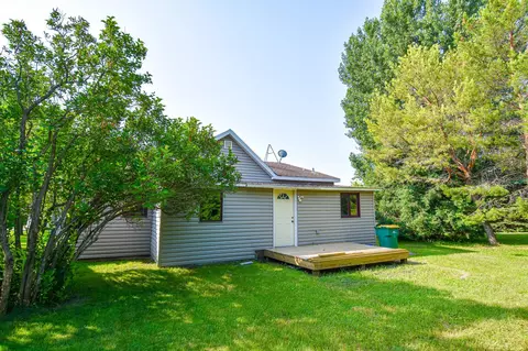 Exterior - 237 E Nelson Ave, Warren, MN 56762 photo 6 of 8