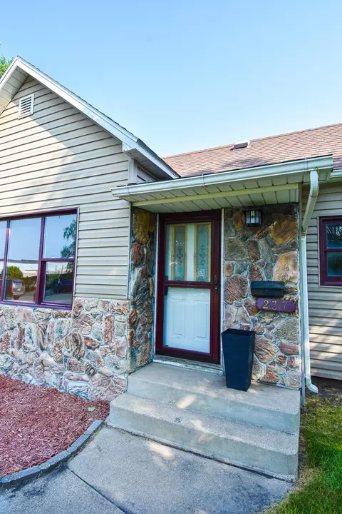 Exterior - 237 E Nelson Ave, Warren, MN 56762 photo 4 of 8