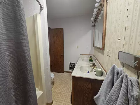 237 E Nelson Ave, Warren, MN 56762 photo 10