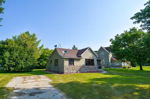 Exterior - 237 E Nelson Ave, Warren, MN 56762 photo 3 of 8