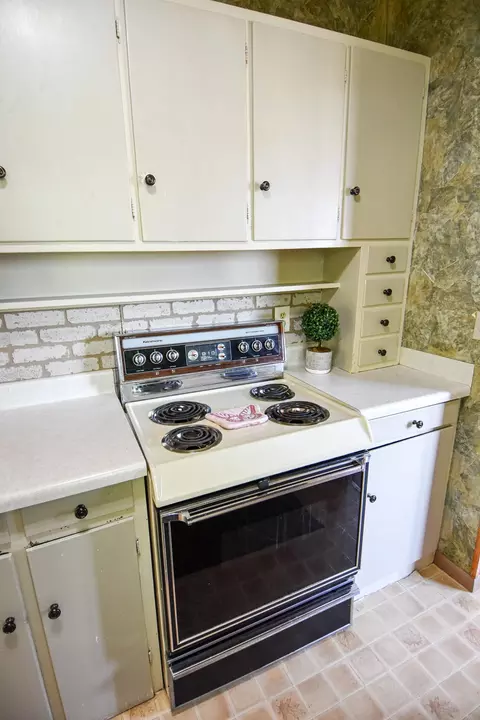 Kitchen - 237 E Nelson Ave, Warren, MN 56762 photo 5 of 6