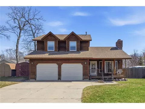 703 Shady Ridge Rd NW, Hutchinson, MN 55350