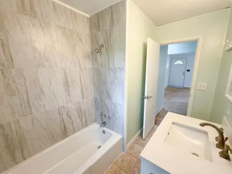 Bath - 416 SW 4th St, Brainerd, MN 56401 photo 2 of 2