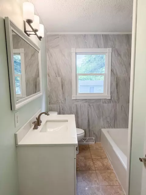 Bath - 416 SW 4th St, Brainerd, MN 56401 photo 1 of 2