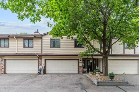 8545 Maplebrook Pkwy N, Brooklyn Park, MN 55445